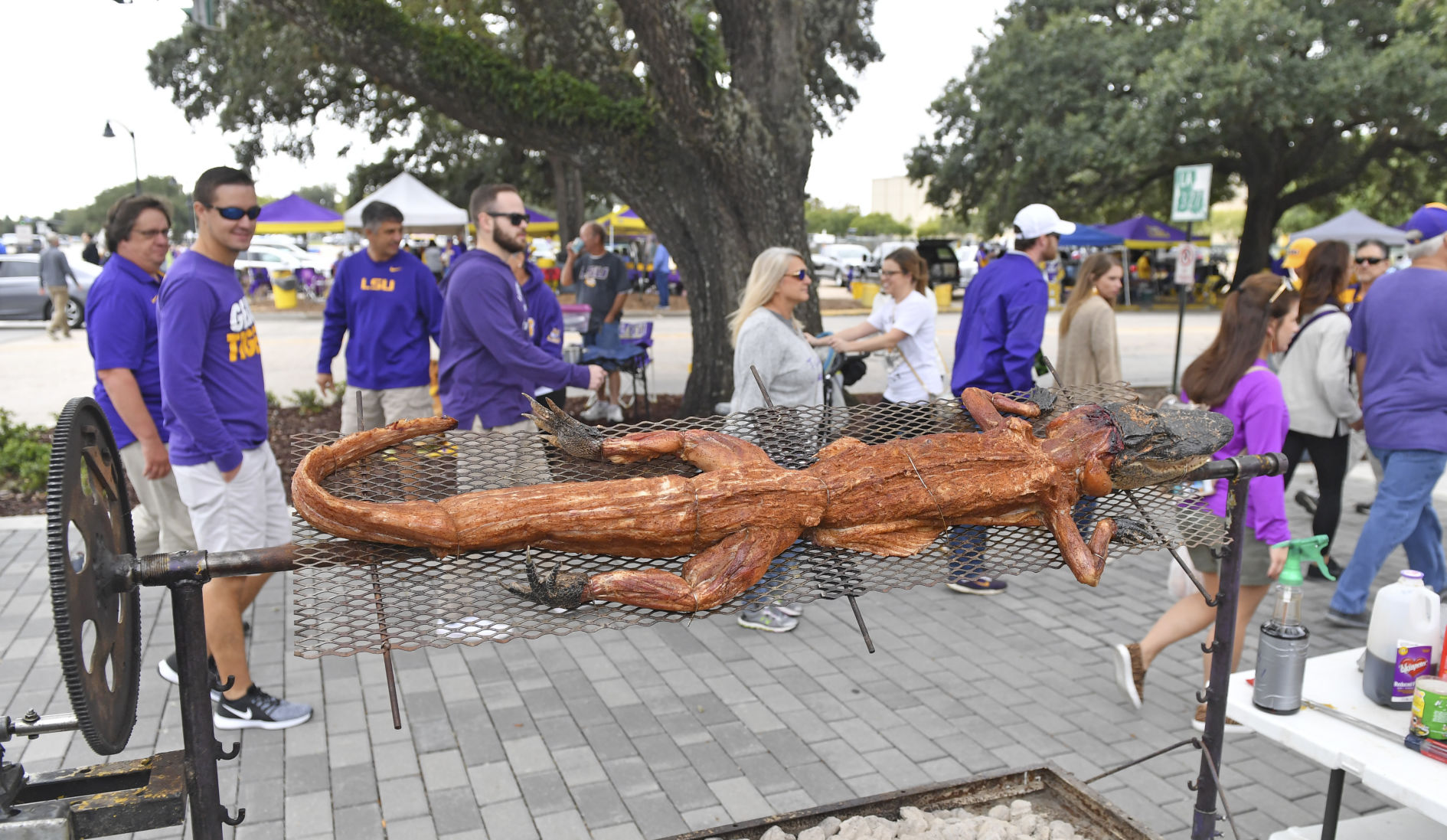 lsutailgating.101319 HS 053.JPG